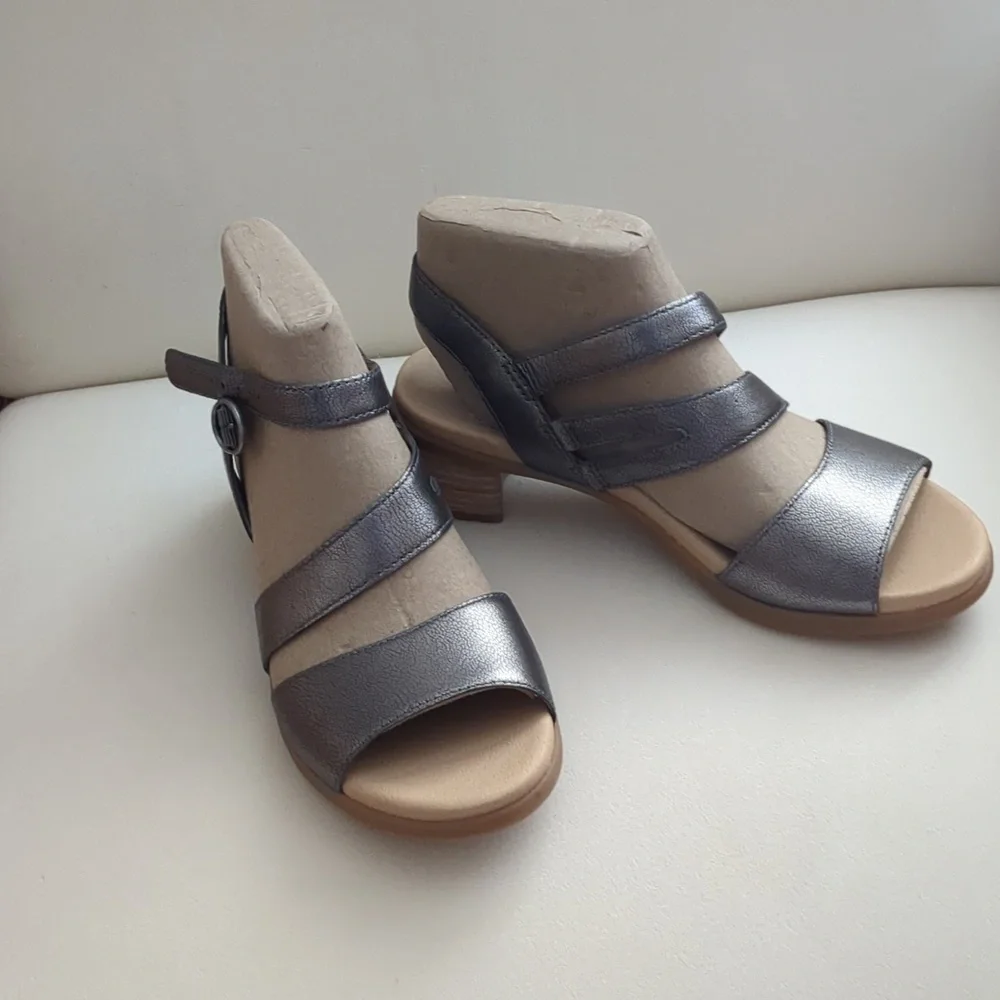 NWT, DANSKO Tansy casual sandal in gunmetal Leather. - Picture 1 of 3